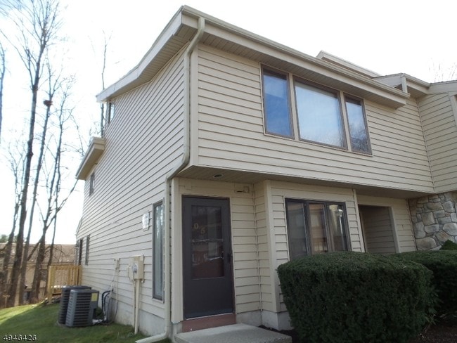 405 Mohegan Cir in Lafayette, NJ - Building Photo - Building Photo