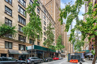 142 East 49th Street in New York, NY - Foto de edificio - Building Photo