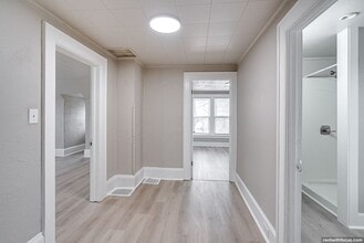 702 S Commercial St in Neenah, WI - Foto de edificio - Building Photo