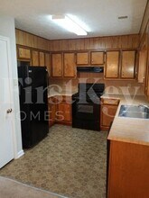 3396 Deshong Dr SW in Stone Mountain, GA - Building Photo - Building Photo