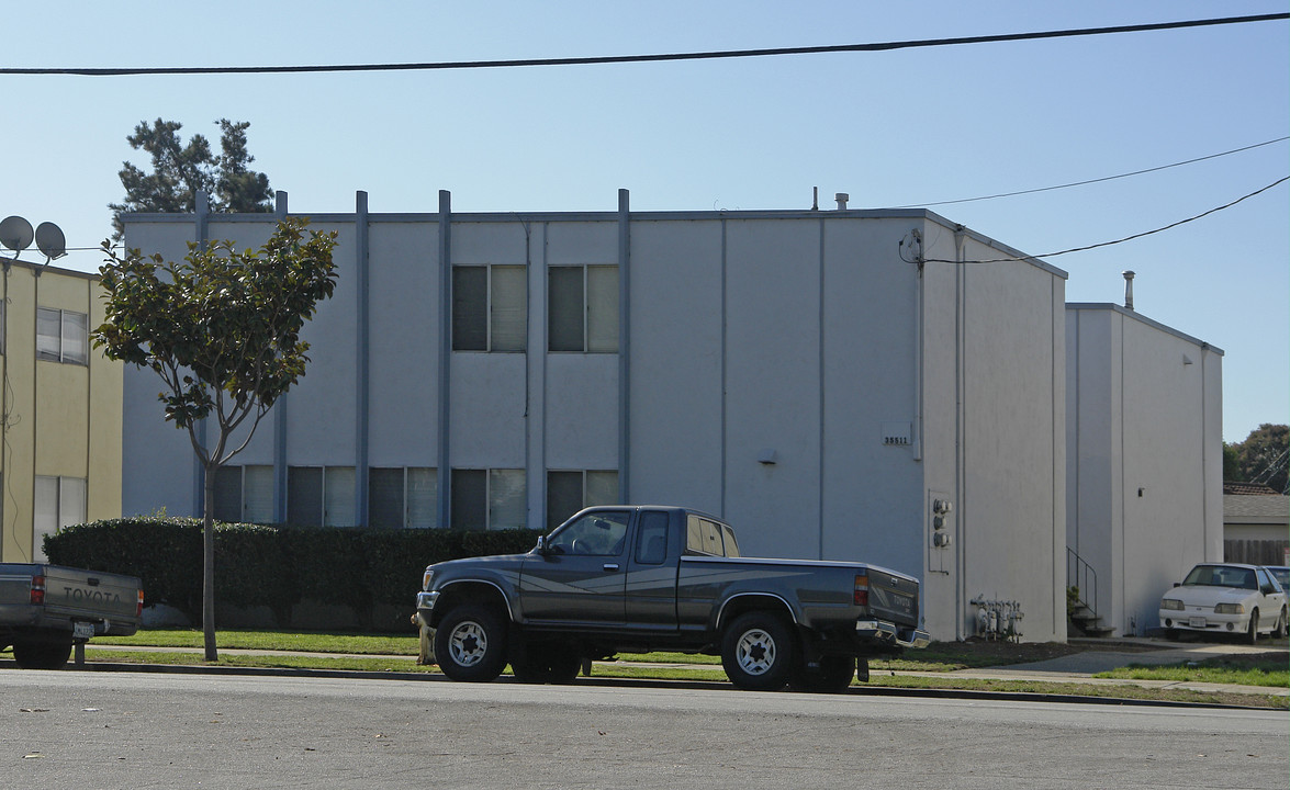 35511 Newark Blvd in Newark, CA - Building Photo