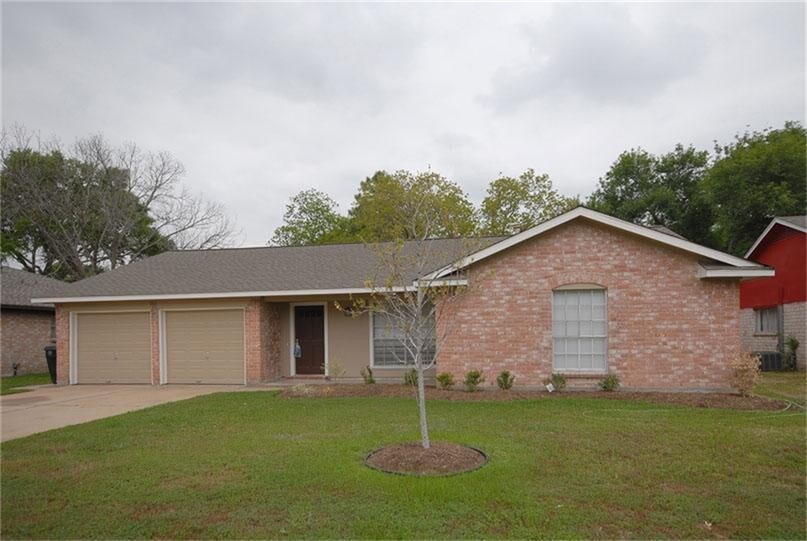 9706 Kemp Forest Dr in Houston, TX - Building Photo