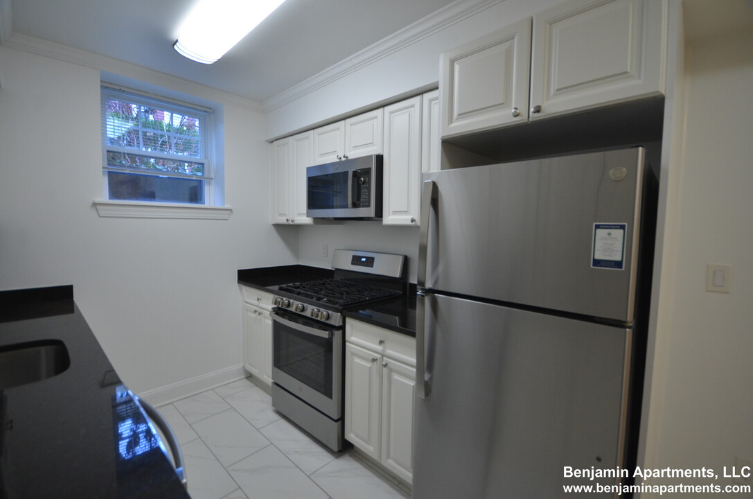 37 Auburn St, Unit A in Brookline, MA - Building Photo