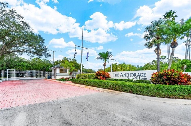 2516 SE Anchorage Cove in Port St. Lucie, FL - Building Photo - Building Photo