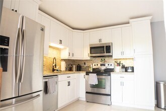 726 NW 98th Cir in Plantation, FL - Building Photo - Building Photo