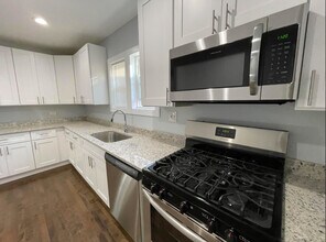 9322 S Saginaw Ave in Chicago, IL - Building Photo - Building Photo