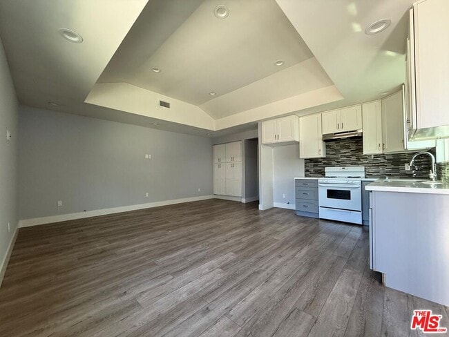 property at 8168 Whitsett Ave