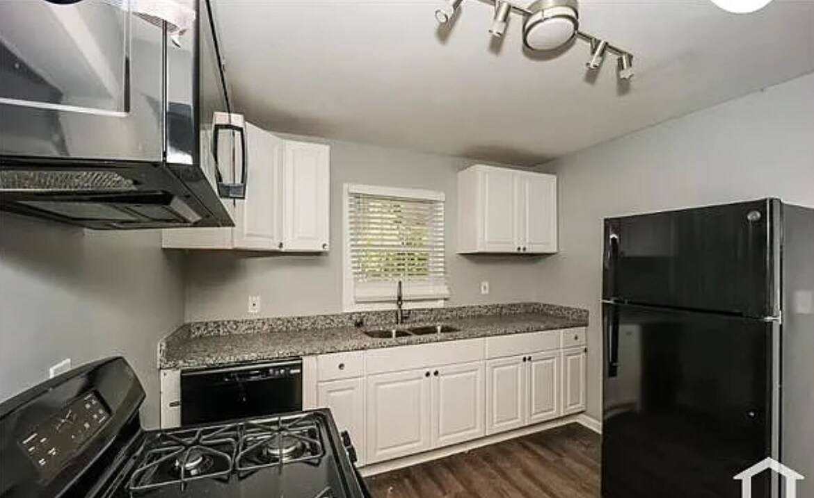 732 Glass St NW in Atlanta, GA - Building Photo