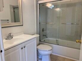 1355 Calle Oriente, Unit Calle Oriente #4 in Milpitas, CA - Building Photo