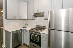 627 W Melrose St in Chicago, IL - Building Photo