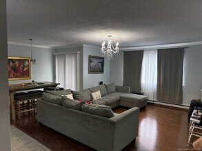 3004 Madison Ave in Bridgeport, CT - Foto de edificio - Building Photo