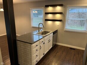 627 San Carlos Dr in Greenwood, IN - Building Photo - Building Photo