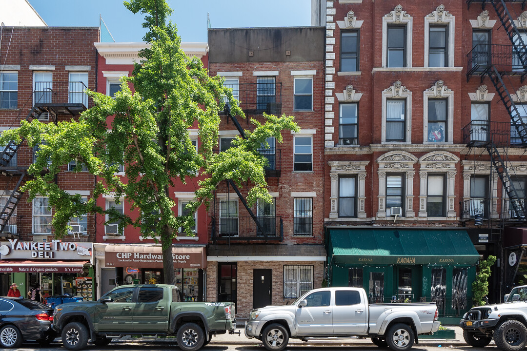 118 Avenue C in New York, NY - Building Photo