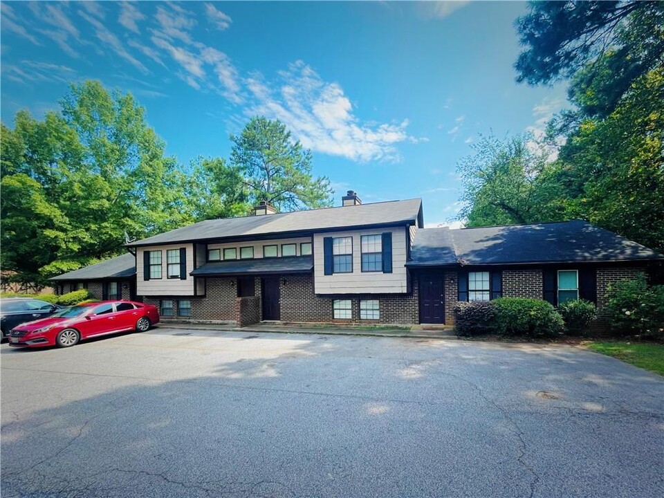 1220 Natchez Trce SW in Marietta, GA - Foto de edificio