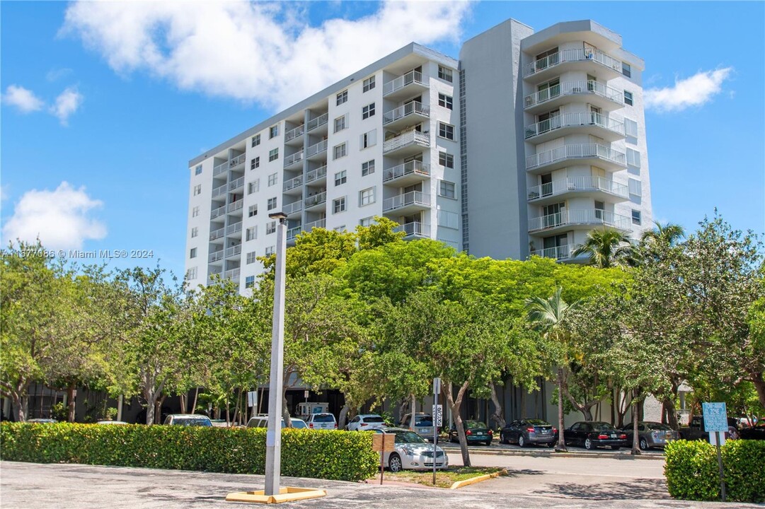 6900 Bay Dr in Miami Beach, FL - Foto de edificio