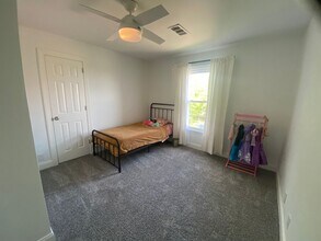 2857 Carriage Way in Clarksville, TN - Building Photo - Building Photo