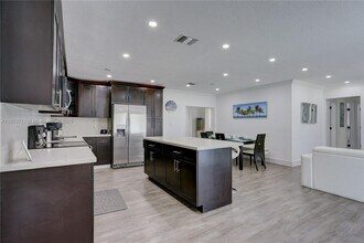 3517 NW 179th St in Miami Gardens, FL - Foto de edificio - Building Photo