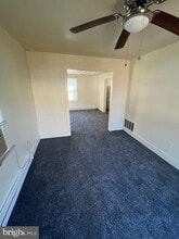 215 N Railroad Ave in Mechanicsburg, PA - Foto de edificio - Building Photo