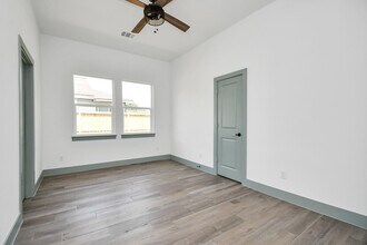 10917 San Jacinto Dr in La Porte, TX - Building Photo - Building Photo