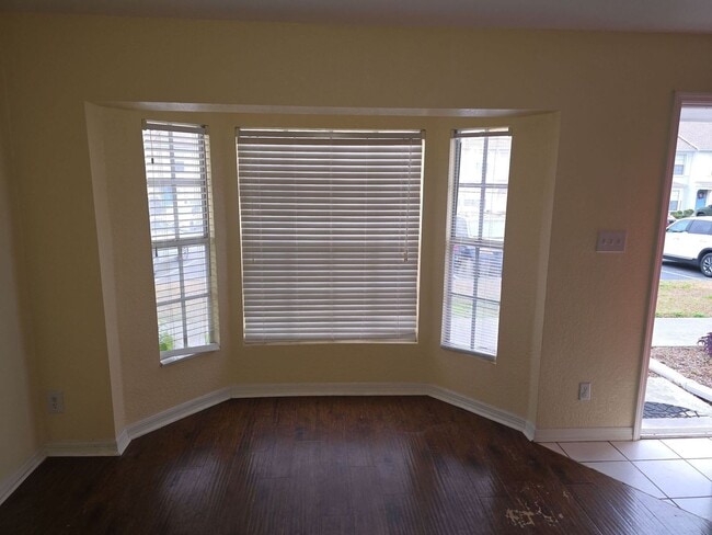 13542 Embassy Park Ct in Dade City, FL - Building Photo - Building Photo