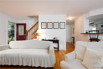 871 Franklin Rd in Skaneateles, NY - Foto de edificio - Building Photo