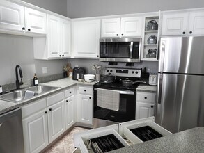 Preston Gardens in Perrysburg, OH - Building Photo - Building Photo