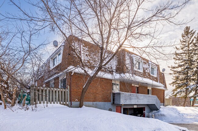 75 Davignon Rue in Dollard-des-Ormeaux, QC - Building Photo - Building Photo