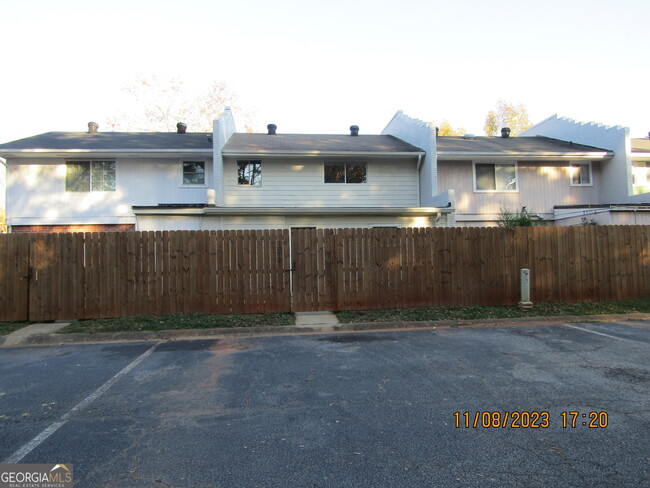 1072 Eastview Cir NE in Conyers, GA - Building Photo - Building Photo