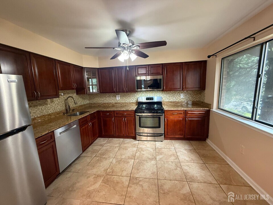 1302 Edison Glen Terrace in Edison, NJ - Building Photo
