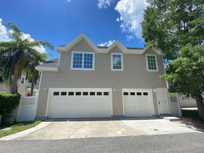 property at 1128 Rush St