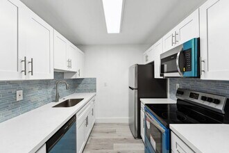 548 NW 2nd Terrace in Deerfield Beach, FL - Building Photo - Building Photo