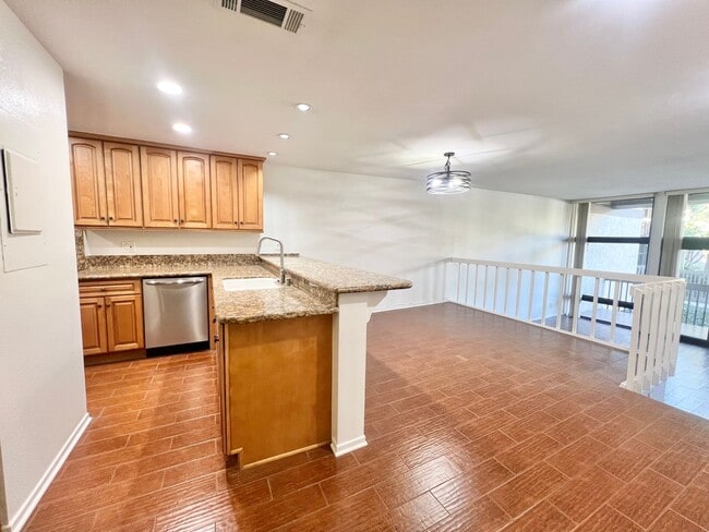 6115 Marina Pacifica Dr S in Long Beach, CA - Building Photo - Building Photo