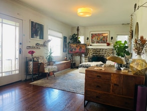 1956 Phillips Way in Los Angeles, CA - Foto de edificio - Building Photo