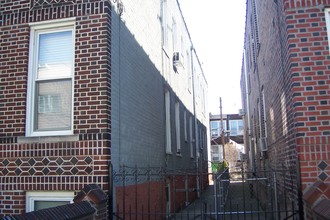 18-70 Himrod St in Flushing, NY - Building Photo - Building Photo