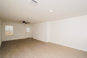 11524 Chestnut Barr Dr in Converse, TX - Building Photo - Building Photo