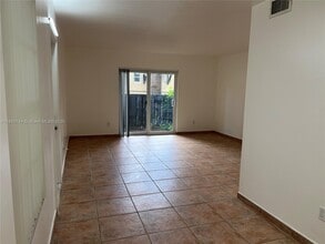 10756 N Kendall Dr in Miami, FL - Building Photo - Building Photo
