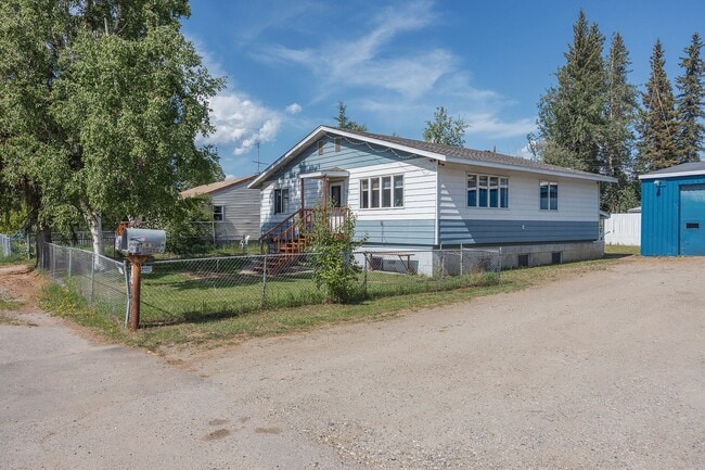 812 Andrew St in Fairbanks, AK - Building Photo - Building Photo