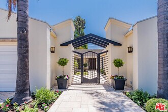 480 N Robinwood Dr in Los Angeles, CA - Building Photo - Building Photo