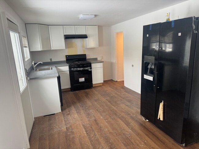 222 W 3rd St, Unit 3 in Oswego, NY - Foto de edificio - Building Photo