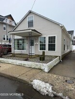 67 5th St in Highlands, NJ - Building Photo