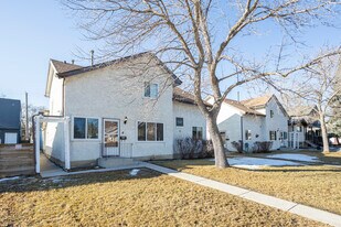 209 21 Av NE in Calgary, AB - Building Photo