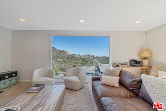 3479 Wonder View Dr in Los Angeles, CA - Building Photo - Building Photo