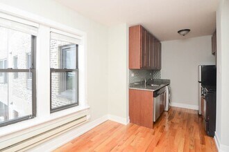 555 W Arlington, Unit 208 in Chicago, IL - Foto de edificio - Building Photo