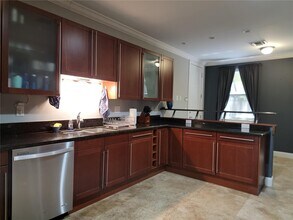 486 SW 5th St in Fort Lauderdale, FL - Foto de edificio - Building Photo