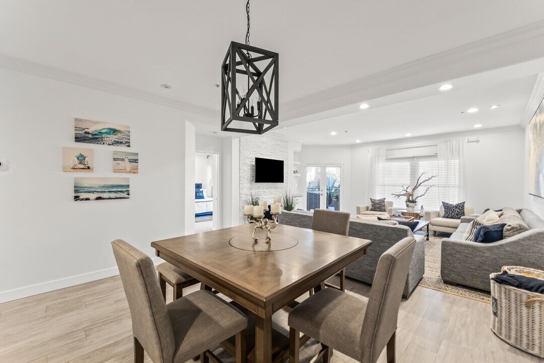 1900 Pacific Coast Hwy in Huntington Beach, CA - Building Photo