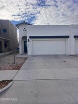 807 HC Gilbert Minjares Dr in Socorro, TX - Building Photo