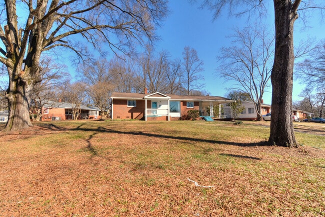 1601 Cromwell Ct in Charlotte, NC - Foto de edificio - Building Photo