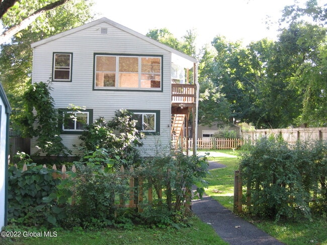 5 Avery St in Saratoga Springs, NY - Building Photo - Building Photo