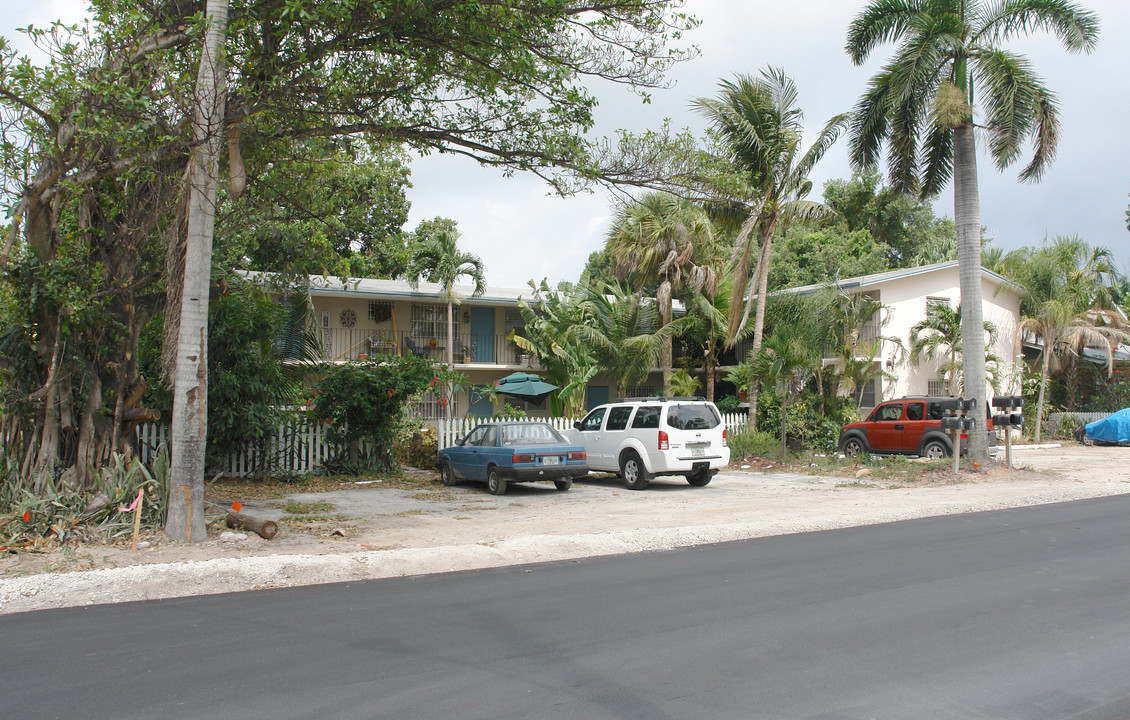 411 SW Palm Ave in Fort Lauderdale, FL - Building Photo