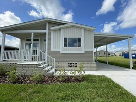 34866 Silver King Dr in Zephyrhills, FL - Building Photo